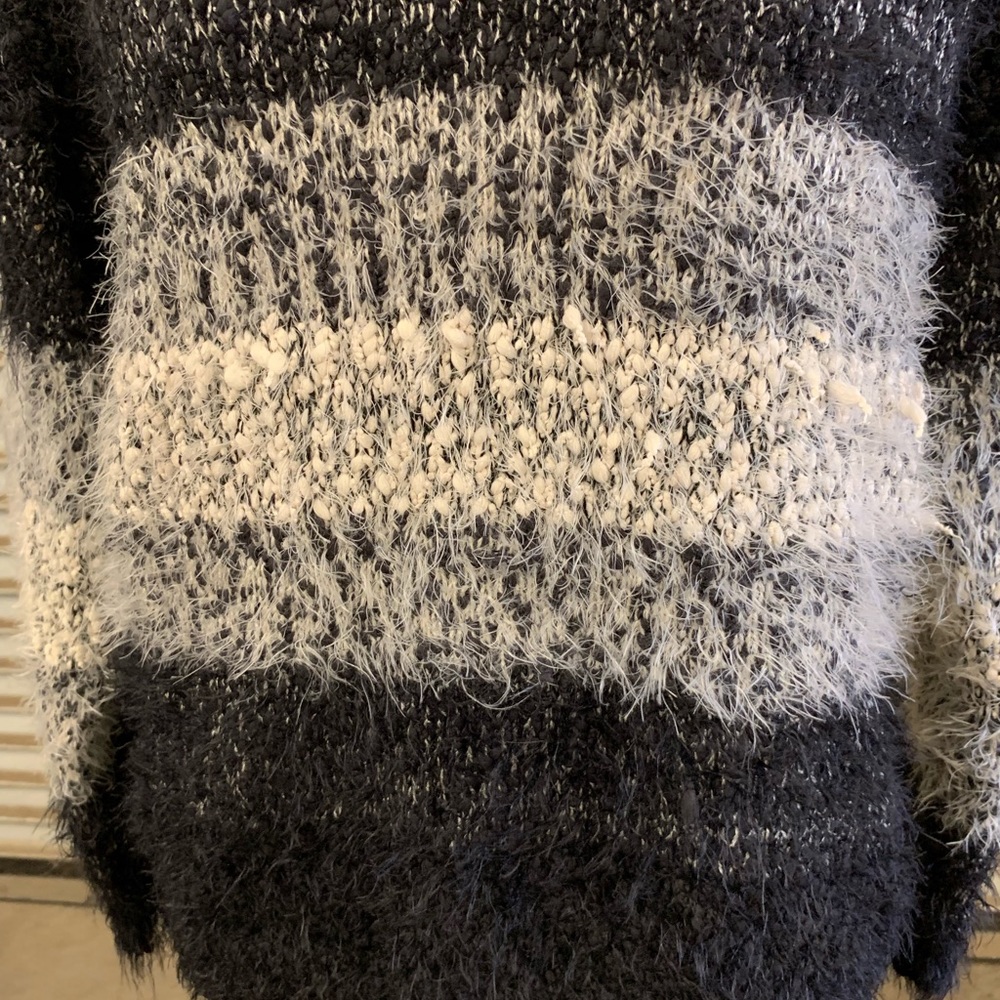 🛍️Forever 21 sweater NWT black and white fluffy - Picture 6 of 7